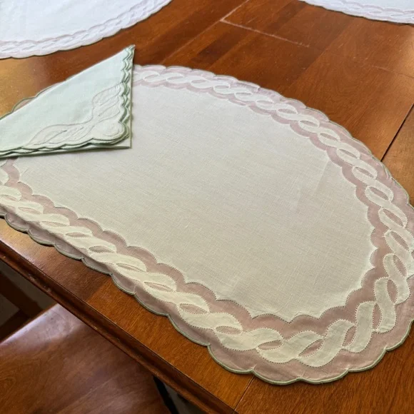 Vintage Embroidered Napkins & Placemats in a soft seafoam green- set of 4 - Picture 8 of 10